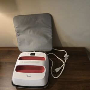 Cricut Heat Press with Gray Mat